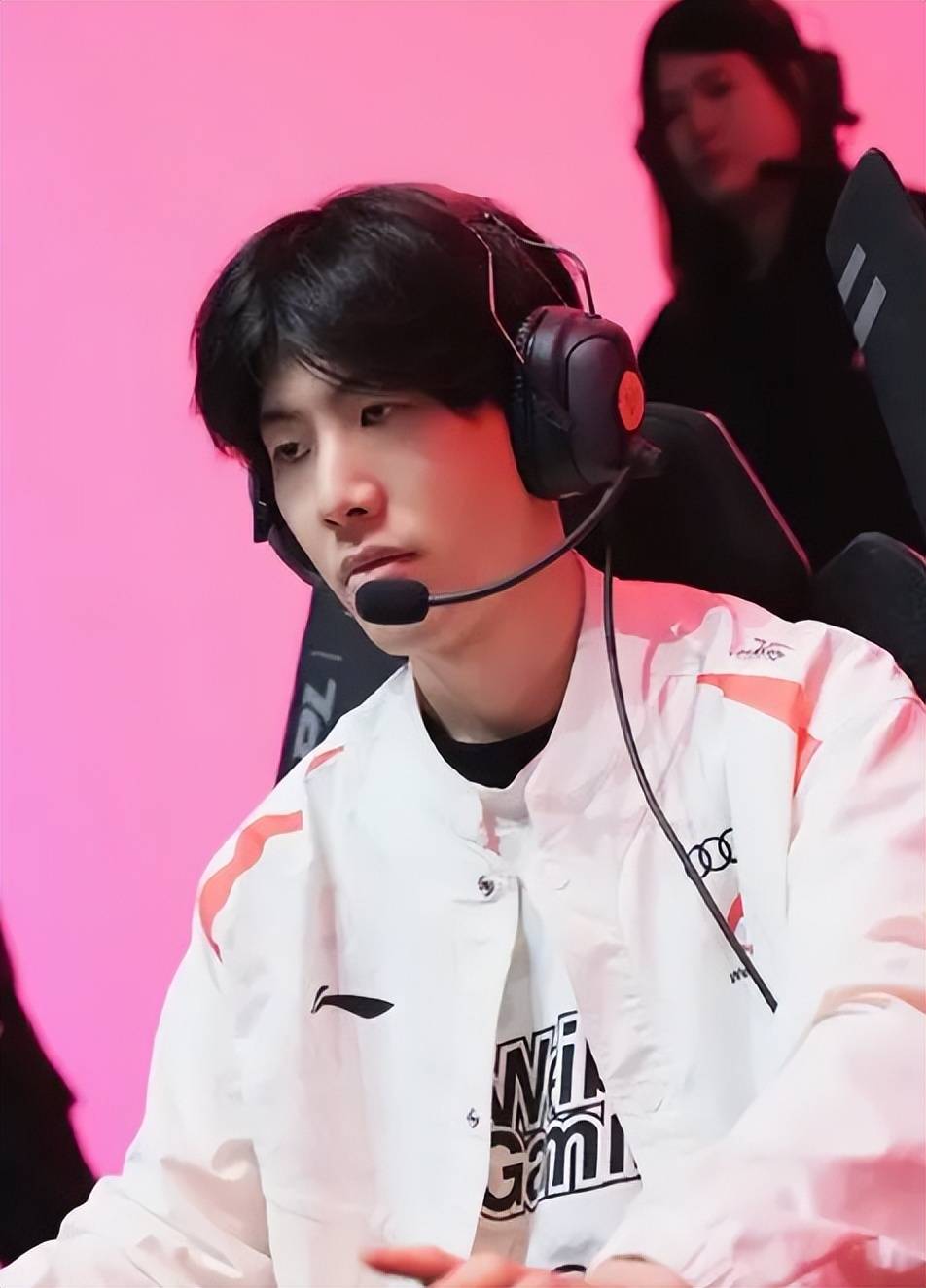 威胁勒沃库 威胁勒沃库